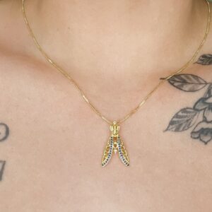 Colar Nossa Senhora Com Zircônias Azuis Banhado em Ouro 18k - Imagem 1