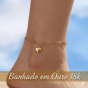 Uma tornozeleira banhada em ouro 18k, com corações delicados e pingente apaixonante – feita para mulheres românticas e sofisticadas. - Imagem 2